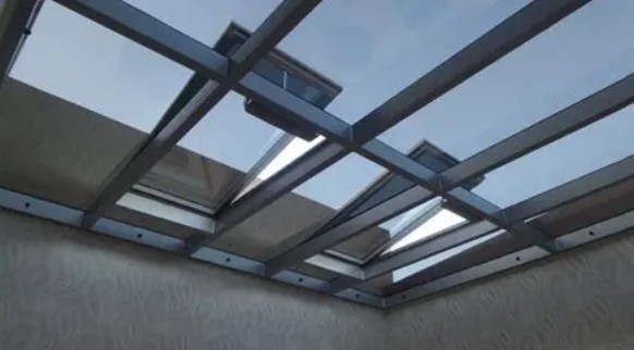 چرا سقف شیشه ای متحرک انتخاب لوکس ویلاست